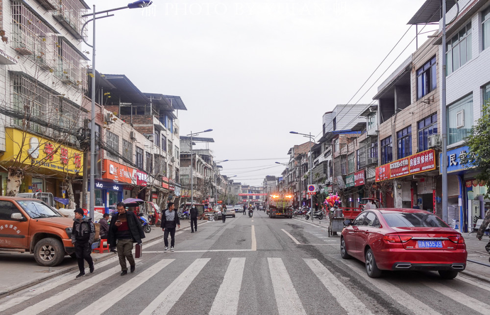 路过重庆潼南的柏梓镇,建有中国柠檬之都最大基地,看看城建如何