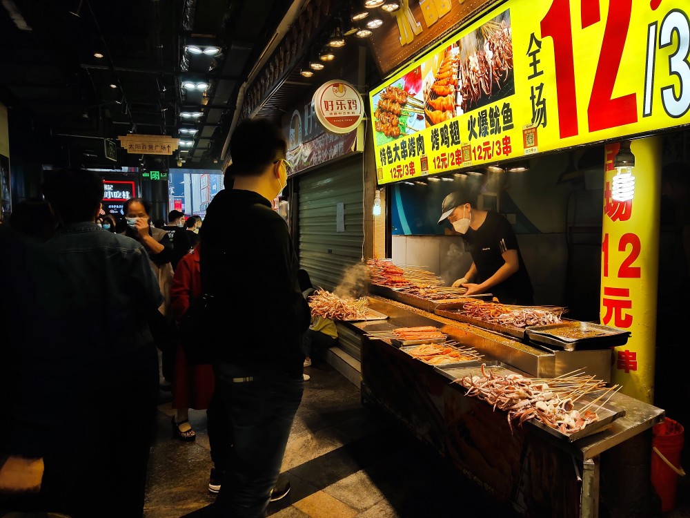 一把烤串,一份肉丸,一杯奶茶……享尽各种美食!-东门町.