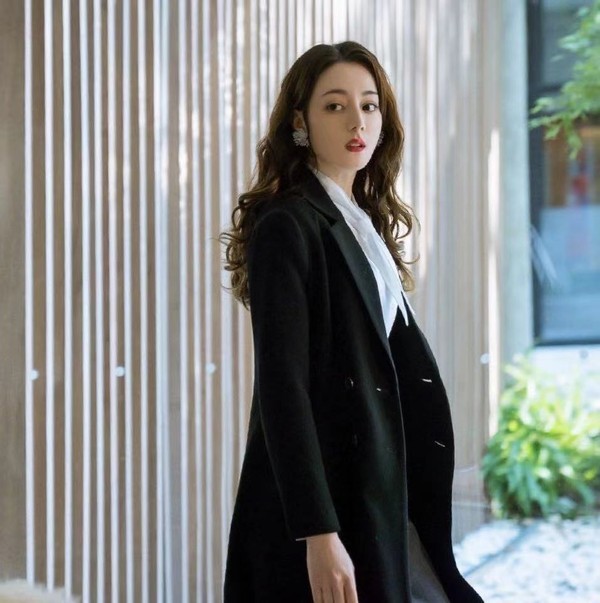 绝了!这4位女明星一穿上职业装,美到男女通吃