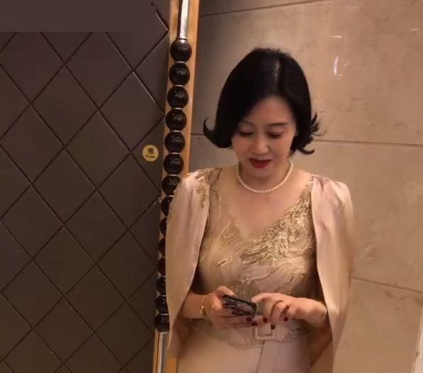 "最美婆婆"火了,婚礼上儿媳全程尴尬,丈母娘:没点长辈