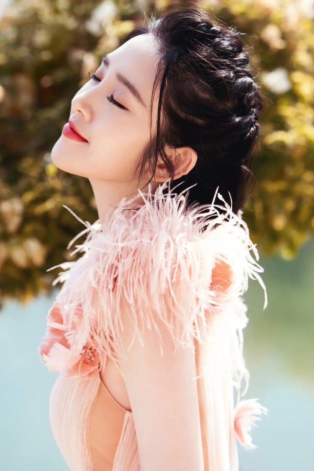 唐艺昕精美壁纸:笑容甜美,人见人爱!