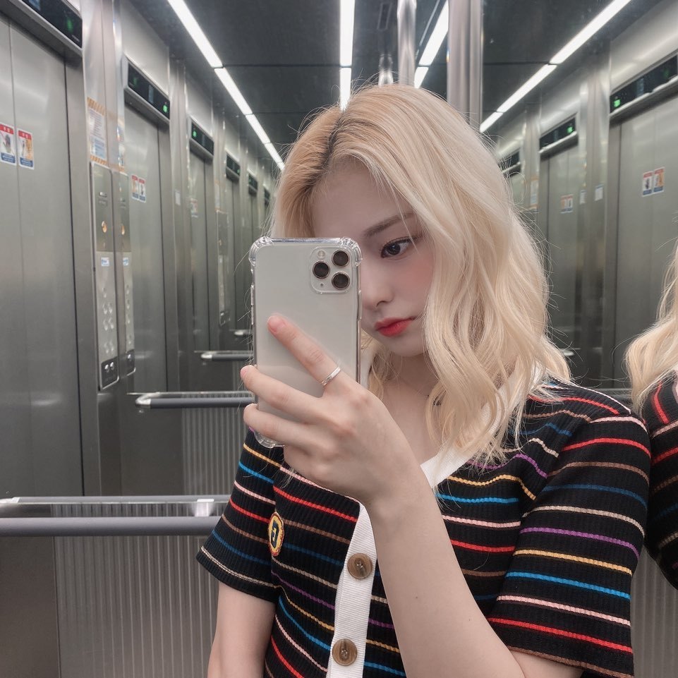 女爱豆们的对镜自拍·第二篇