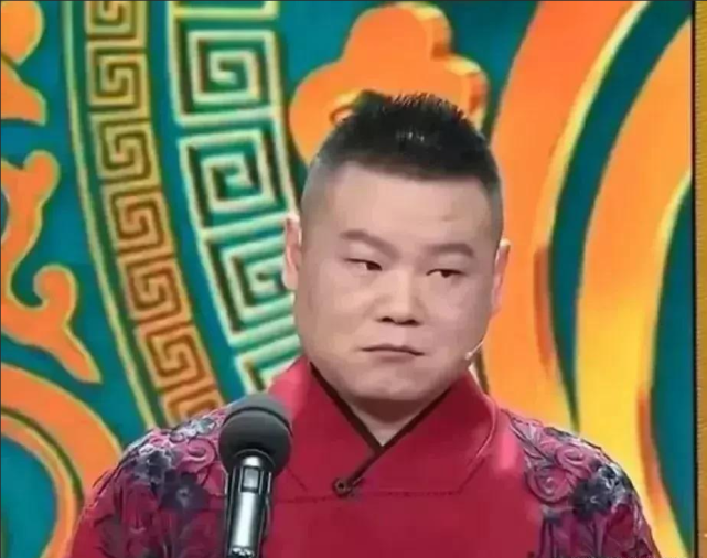岳云鹏连续三次春晚失误,三天上两次热搜,他还能扛起德云社的大旗吗?