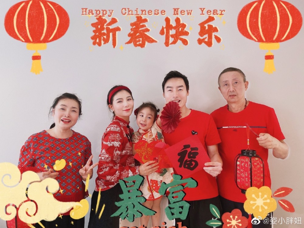 喜庆!中国奥运冠军夫妇晒新年全家福,一家五口穿红色衣服出镜