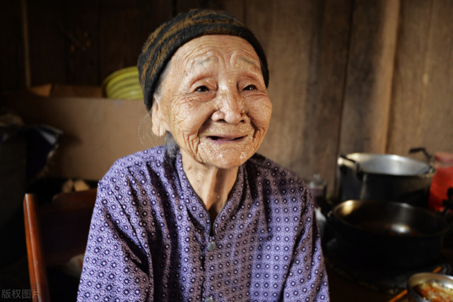 (看着让人心疼)一位山东农村老太太的过年纪实