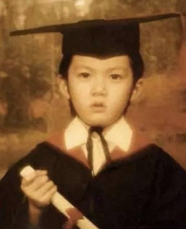 井柏然小时候好憨啊hhhh,但是五官真的好清秀~ 吴尊
