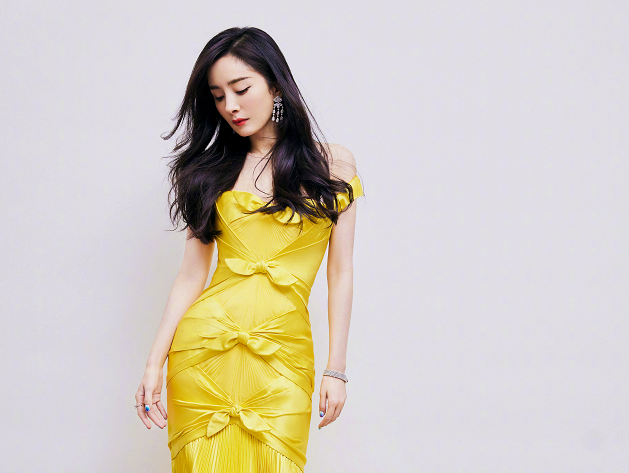 杨幂身穿2005年的礼服,粉丝这次没有翻脸,原来这条裙子大有来头
