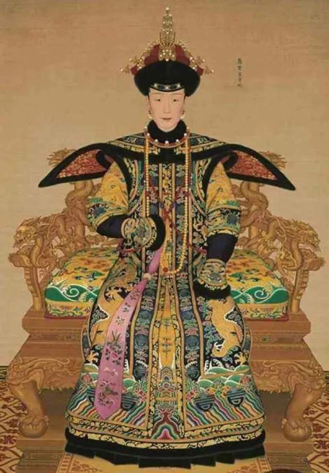 是乾隆的得力助手,是乾隆盛世的第一位皇后,是察哈尔总管李荣保的女儿