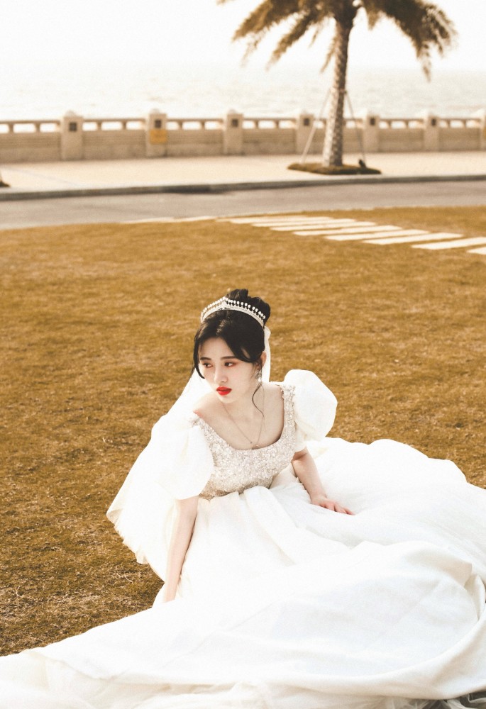 鞠婧祎穿白色婚纱太美了,是所有人爱的小仙女没错!