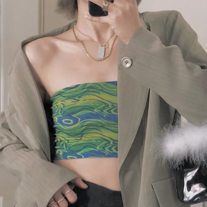 西装革履,女生头像