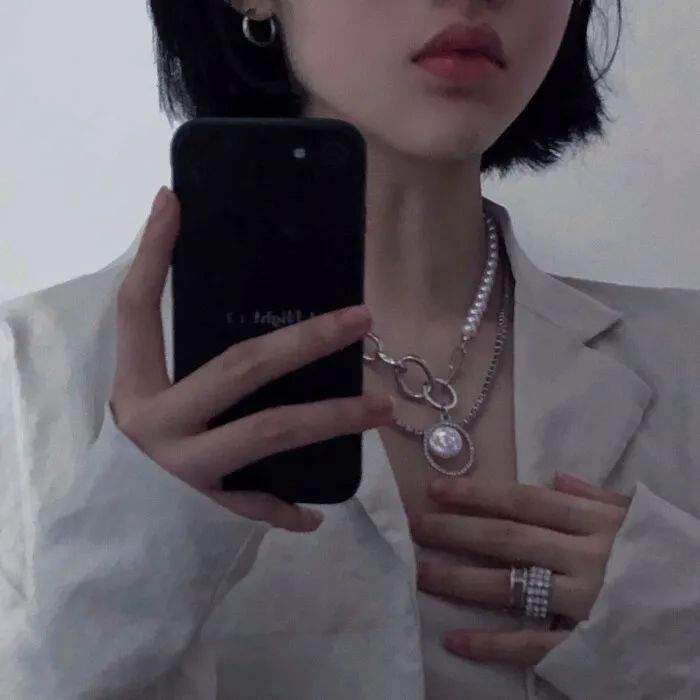 西装革履,女生头像