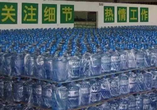 郴城3家桶装水厂质量问题遭曝光 你喝的桶装水