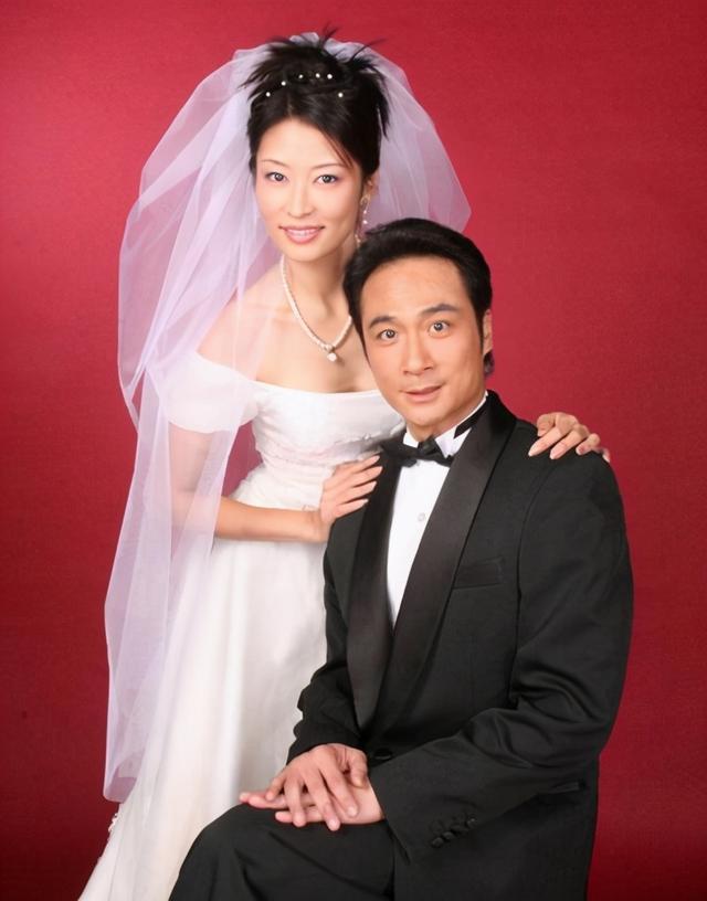 影帝吴镇宇,与初恋相爱8年后分手,现任妻子王丽萍,是漂亮模特
