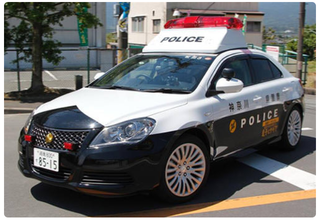 上图为丰田皇冠警卫警车(guard),主要用于执行要人警卫任务,作为引导