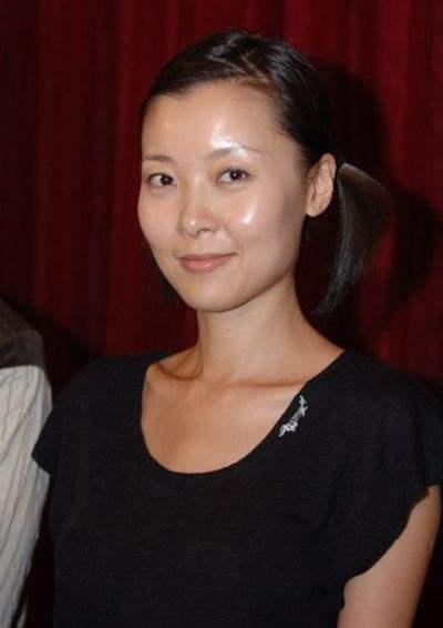 承认自己贪慕虚荣,被下"死亡通牒"的柯蓝,48岁活得真飒