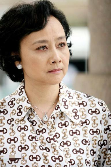 金鑫与妻子黄梅莹两人是姐弟恋结婚多年像初恋一般恩爱依旧