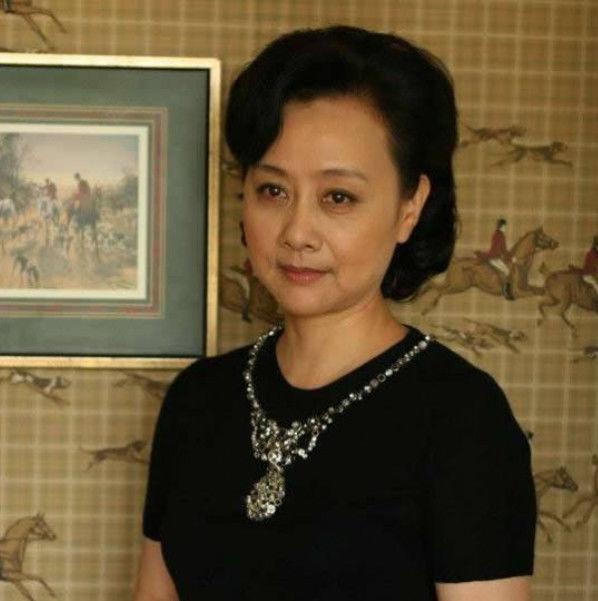金鑫与妻子黄梅莹,两人是姐弟恋,结婚多年像初恋一般