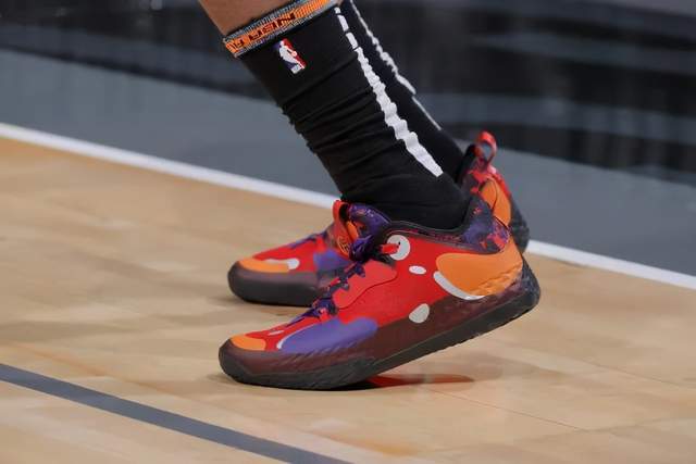 nba球员上脚:莫兰特穿kobe9,特步和李宁的球鞋都有!