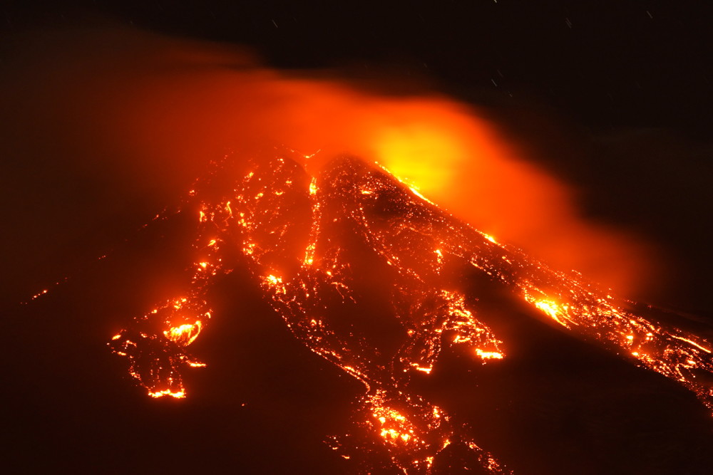 (外代一线)意大利:埃特纳火山喷发