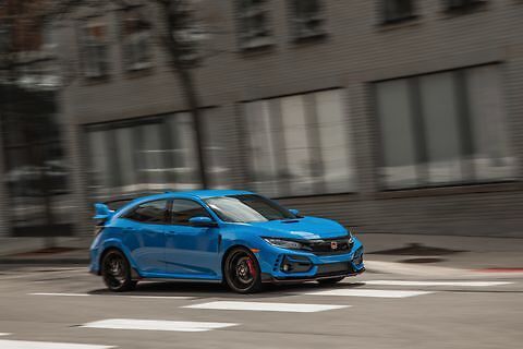 经过修订的2020 civic type r,就像本田为我们提供了一种更健康的方法