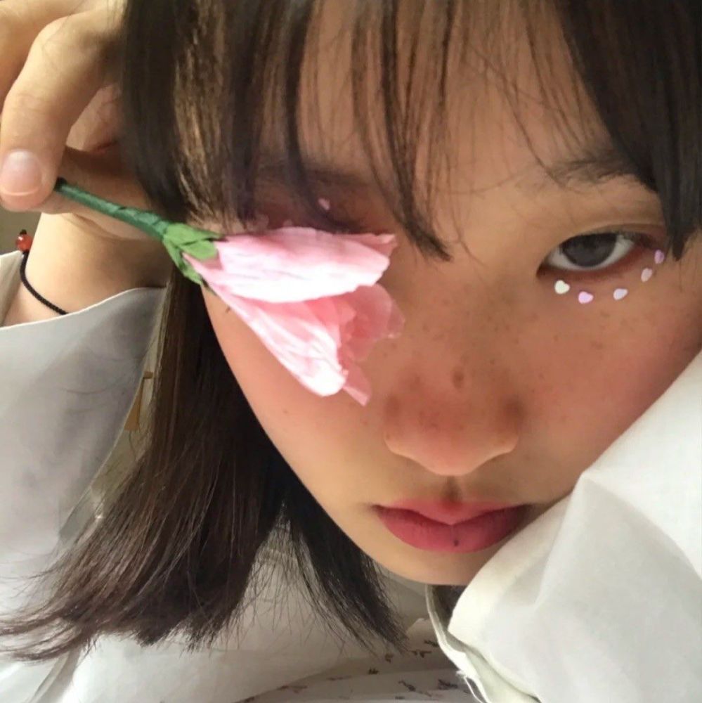 女生头像/"黑眼圈 是昨日心事的落款"