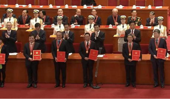 钟南山等人可以获得共和国勋章,李兰娟却没有?这一提名更适合她