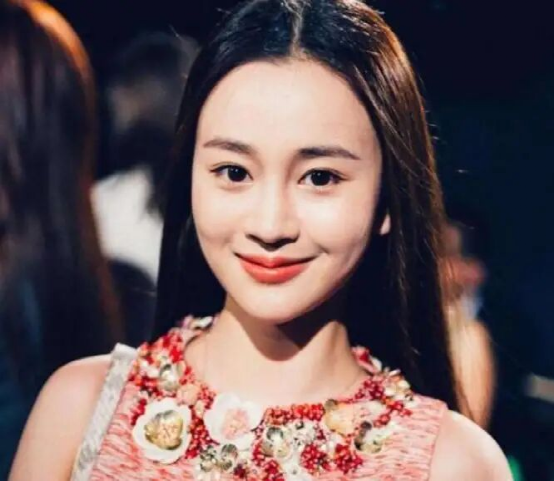 32岁陈昱霖疑出狱少女装扮也难掩颓废为吴秀波错付一生令人唏嘘