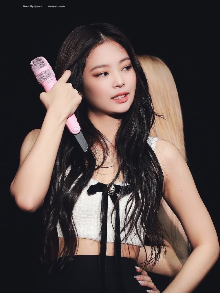 纯欲风格下的jennie真的是太吸睛了