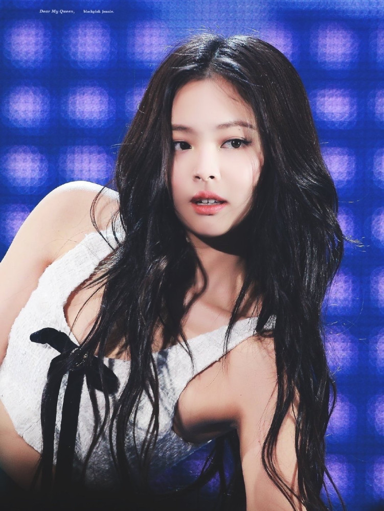 纯欲风格下的jennie真的是太吸睛了