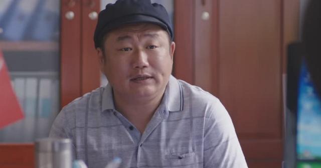 "乡爱13"剧情离谱,宋晓峰直播村民家事,方正李银平萍纠缠不休