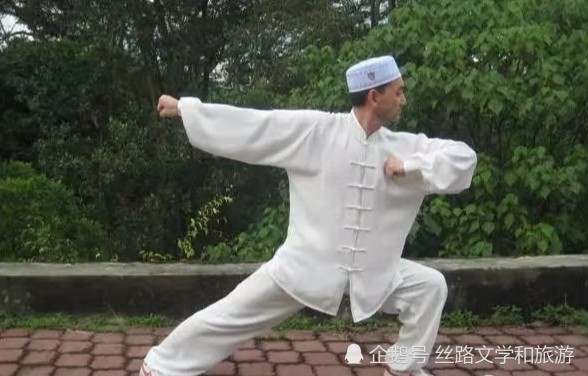 笔者演示弹腿第一路 查拳 作为中国名拳之一,查拳可称为回族武术的