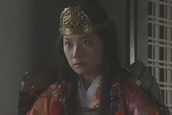 日本历史第一女将,几个回合就斩落敌方猛将,最后与