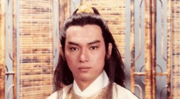 同胞亲兄妹,皆是邵氏武打明星,哥哥猝死家中,妹妹抑郁