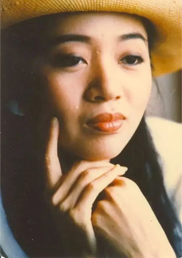 梅艳芳最后的日子:去日本见初恋,穿婚纱开演唱会,40岁