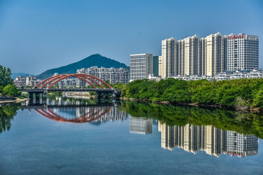 地处宁国外滩的滨河公园,虽然是一处城市公园,但是风光无限,玩点颇多