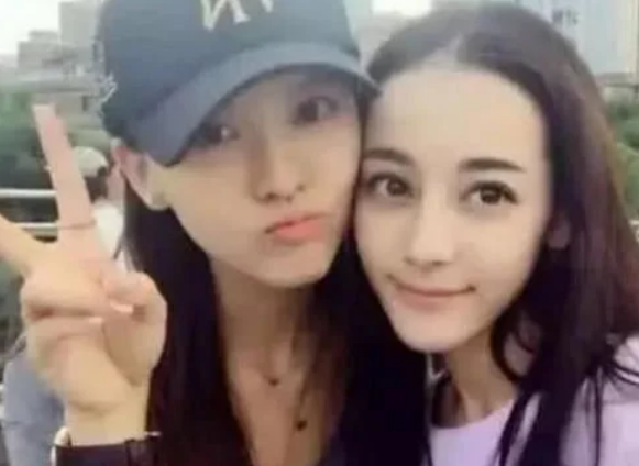 热巴自称是家中最丑看到与妹妹合照后网友你把妹妹嫁给我吧