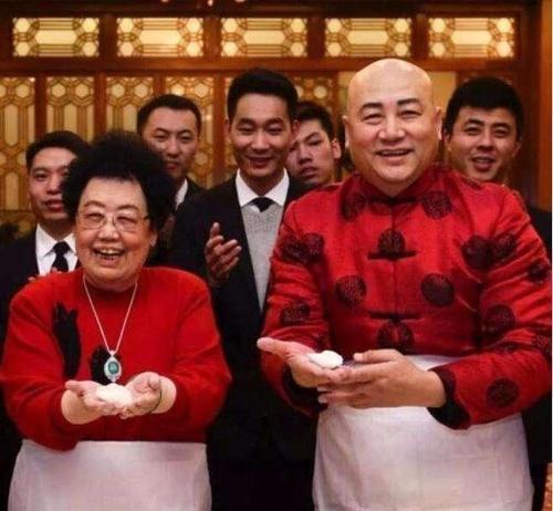 "唐僧"和陈丽华的婚姻,表面风光,但家里规矩却让人望而生畏