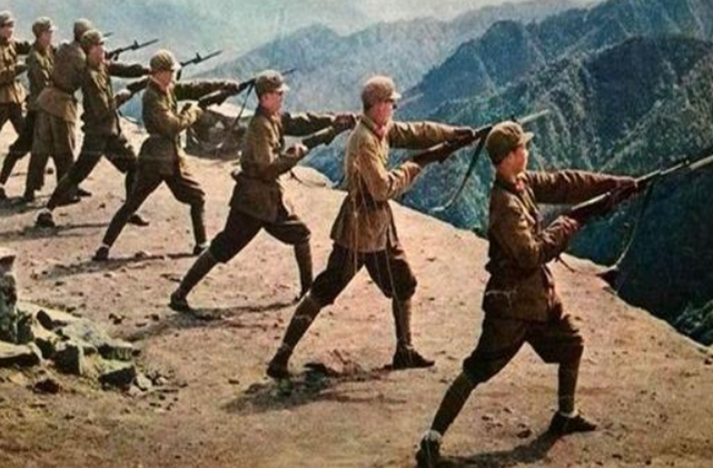 抗日战争时期,八路军为何经常和日军拼刺刀?用枪击毙不行吗?