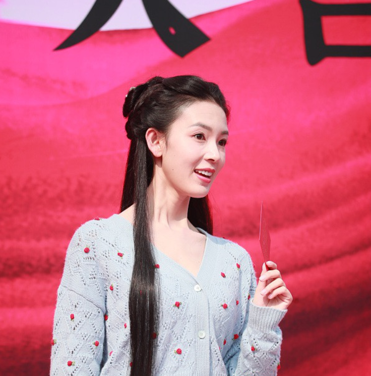 陈瑶新剧开机生图曝光,看清失去百万后期的造型,竟完全认不出