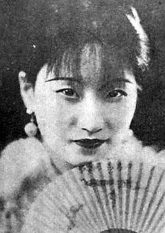 民国才女陆小曼,吸大烟喝人奶,为何死后23年才被埋葬?