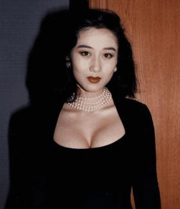 利智为何"吊"了李连杰10年才肯嫁?她的背后隐藏着什么