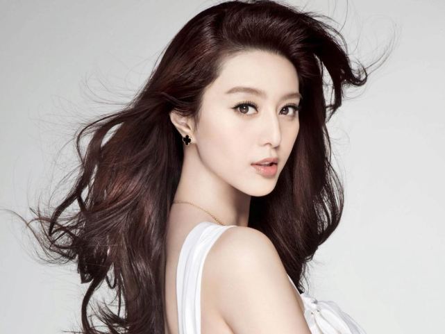 一张令人浮想联翩的照片,范冰冰的表情,道尽多少无奈