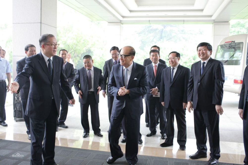 马云在浙商总会,柳传志进泰山会,曹德旺:没意思