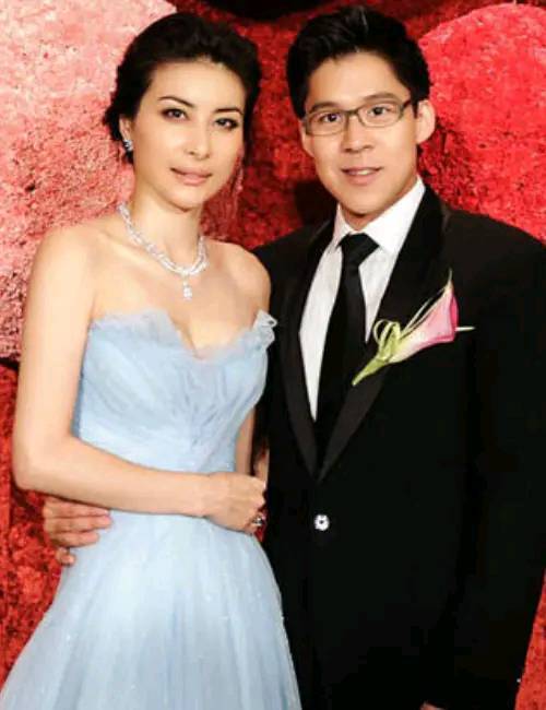 郭晶晶霍启刚被传秘密离婚,郭晶晶净身出户?郭晶晶霸气回应