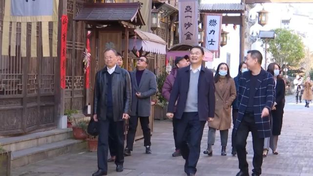 吴曙,吴云飞等婺源县四套班子领导分别率队深入企业走访慰问