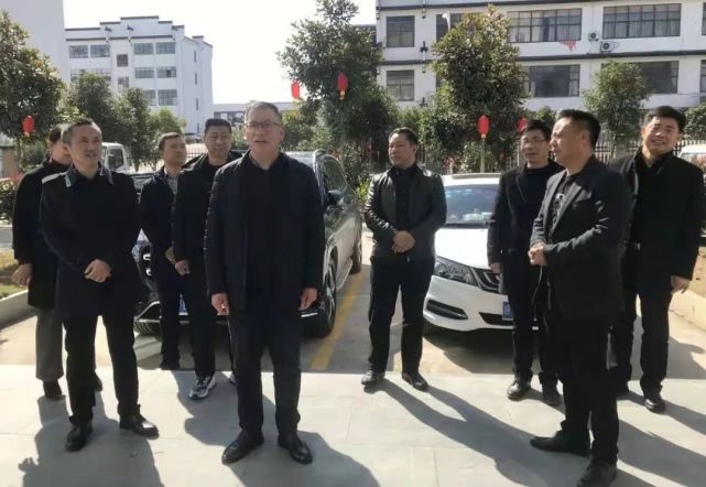 吴曙,吴云飞等婺源县四套班子领导分别率队深入企业走访慰问
