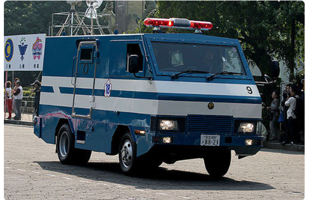 日本卧底警车和特种警车,天皇座驾最炫酷,机场警察配备平衡车