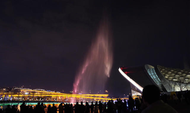图集丨流光溢彩 音乐喷泉下的夜成都