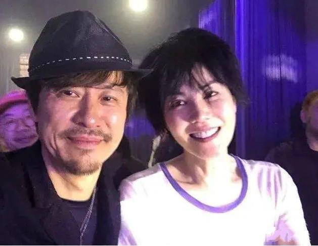 解晓东妻子和儿子的照片曝光,他没有当年的名气,但家庭幸福美满