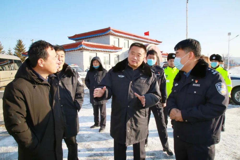 副州长,公安局长裴凯深入和龙,龙井检查指导"春运"道路交通安全管理